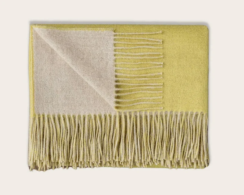 Anti - bacterial microfiber travel blanketsFleece blankets for a cozy and plush textureReversible | Throw Anti - bacterial microfiber travel blanketsFleece blankets for a cozy and plush textureReversible | Throw