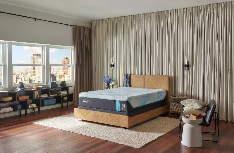Hybrid mattresses combining foam and innerspring technologyTempur-Pedic LuxeBreeze® Medium Hybrid Mattress Hybrid mattresses combining foam and innerspring technologyTempur-Pedic LuxeBreeze® Medium Hybrid Mattress