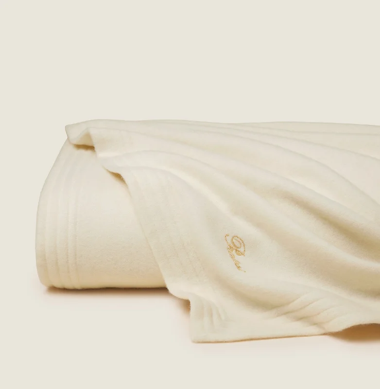 Luxury cashmere winter blanketsLinen blankets with a rustic and textured lookCelestiale Blanket Luxury cashmere winter blanketsLinen blankets with a rustic and textured lookCelestiale Blanket