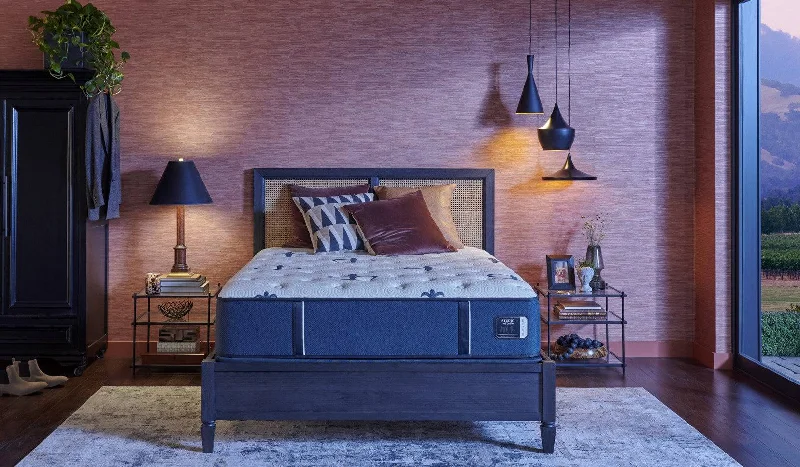 Hybrid mattresses combining foam and innerspring technologyStearns & Foster® Studio 14" Medium Mattress Hybrid mattresses combining foam and innerspring technologyStearns & Foster® Studio 14" Medium Mattress