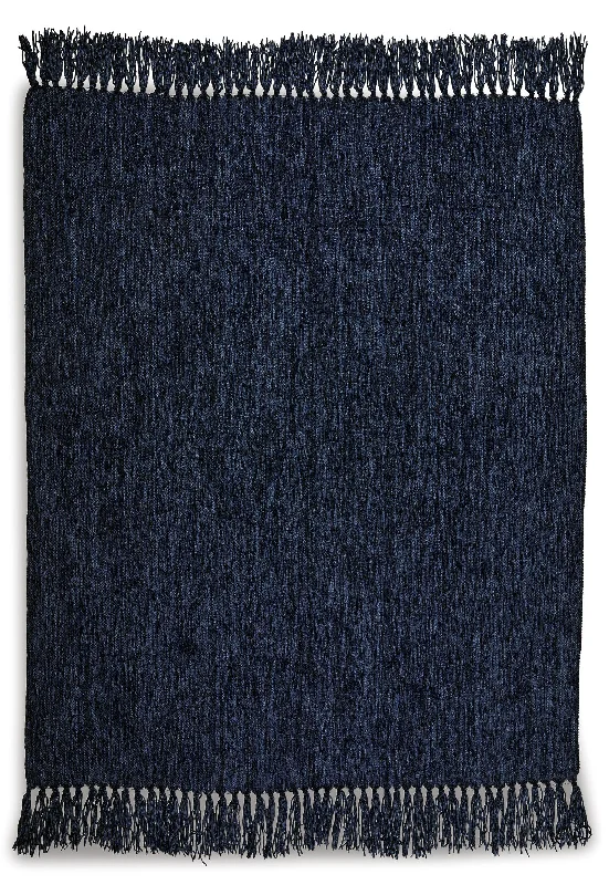 Chunky knit wool - blend throw blanketsCotton blankets for breathability and a lightweight feelTamish Throw Chunky knit wool - blend throw blanketsCotton blankets for breathability and a lightweight feelTamish Throw