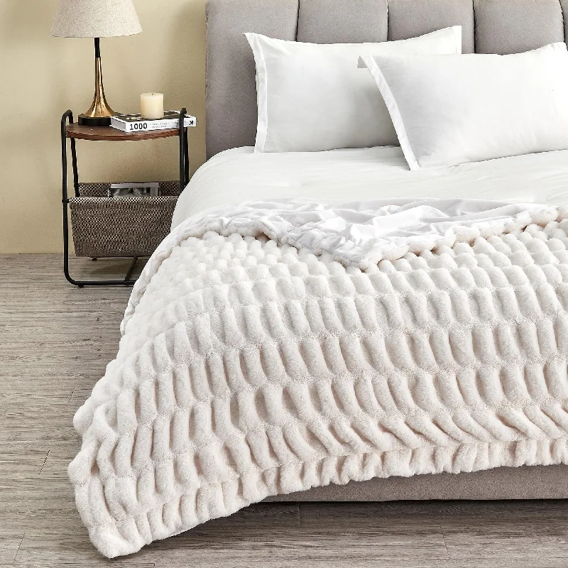 Faux fur animal print throw blanketsBamboo fiber blankets with natural antibacterial propertiesRuched Faux Fur Throw Blanket - Alondra Collection Faux fur animal print throw blanketsBamboo fiber blankets with natural antibacterial propertiesRuched Faux Fur Throw Blanket - Alondra Collection