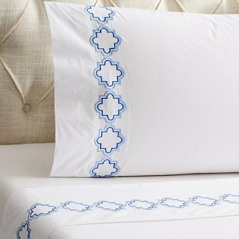 King - Size Sheet Sets with a Decorative Pillow SetQuatrefoil Outline Bedding Collection
