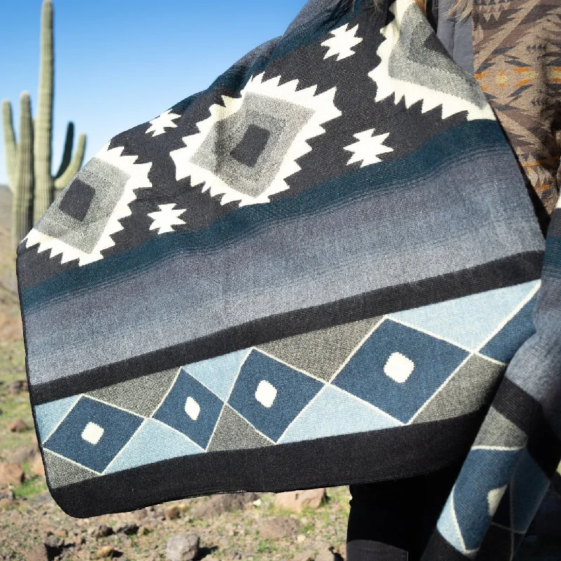 Knitted chunky cable knit throw blanketsChenille blankets with a thick and fuzzy textureAlpaca Threadz Andean Alpaca Wool Blanket - Midnight Knitted chunky cable knit throw blanketsChenille blankets with a thick and fuzzy textureAlpaca Threadz Andean Alpaca Wool Blanket - Midnight