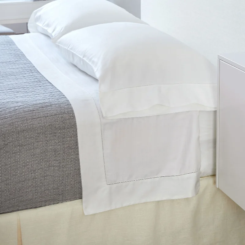 Thermal - Regulating Bamboo Sheets for All - Season ComfortEleonora Sateen Sheet Set