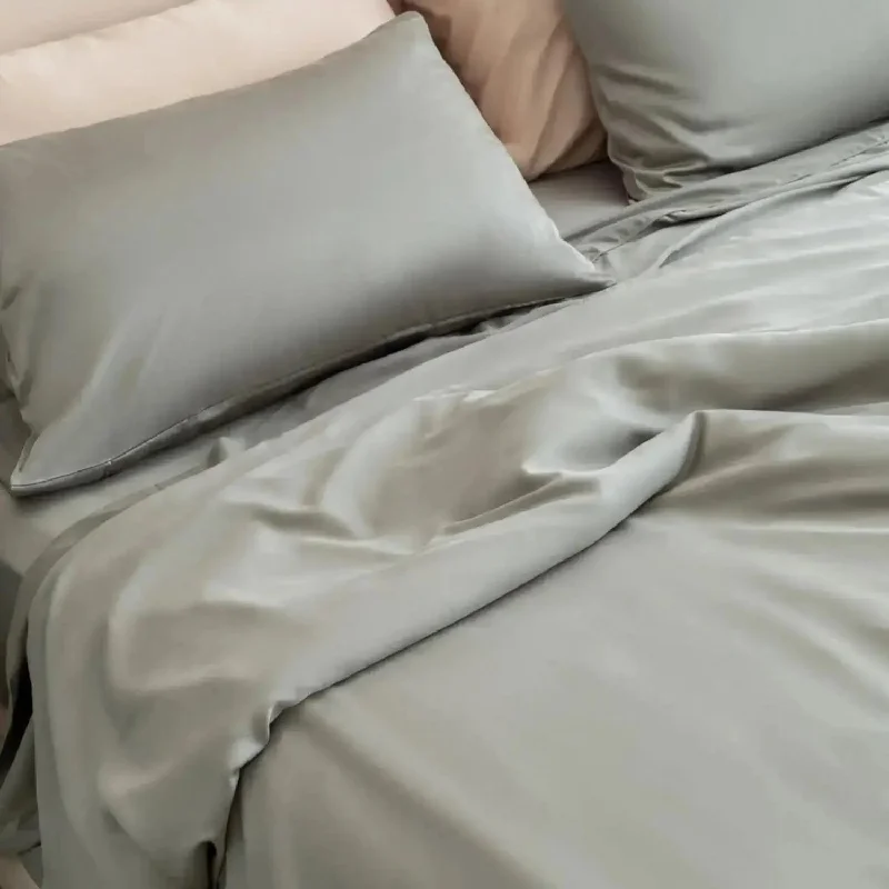 Fitted Sheets with Reinforced Corners for Long - Lasting UseSignature Sateen Duvet Cover & Comforter Bundle