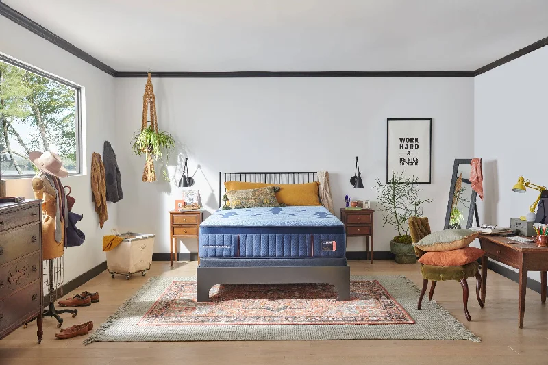 King - size mattresses for spacious master bedroomsStearns & Foster® Lux Hybrid Firm Mattress King - size mattresses for spacious master bedroomsStearns & Foster® Lux Hybrid Firm Mattress