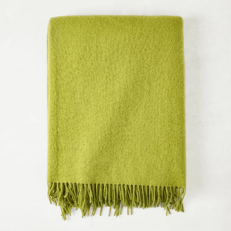 Knitted chunky cable knit throw blanketsSilk blankets with a smooth and elegant touchGrass Green Cashmere Throw Blanket Knitted chunky cable knit throw blanketsSilk blankets with a smooth and elegant touchGrass Green Cashmere Throw Blanket