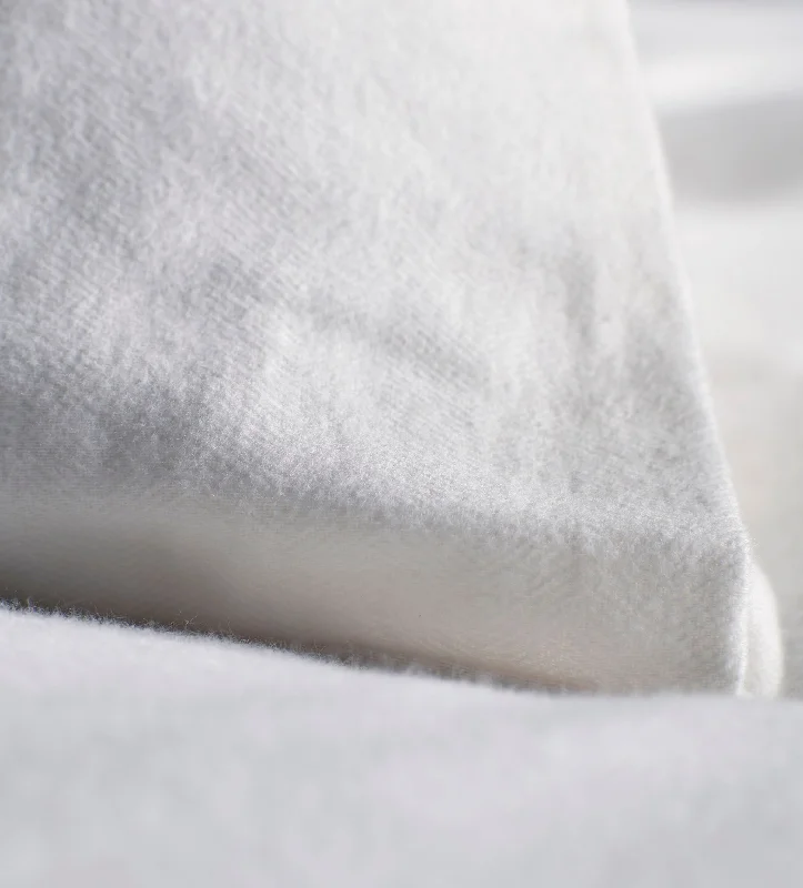 Anti - Pill Microfiber Sheets for a Smooth AppearanceWhite Henry Brushed 100% Organic Cotton Flat Sheet