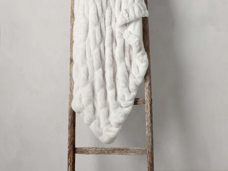 Luxury cashmere winter blanketsCotton blankets for breathability and a lightweight feelLuxe Faux Fur Pleated Throw Luxury cashmere winter blanketsCotton blankets for breathability and a lightweight feelLuxe Faux Fur Pleated Throw