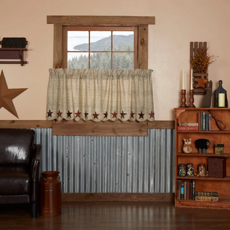 Bed skirts with a geometric cut - out designAbilene Star Tier Set of 2 L24xW36