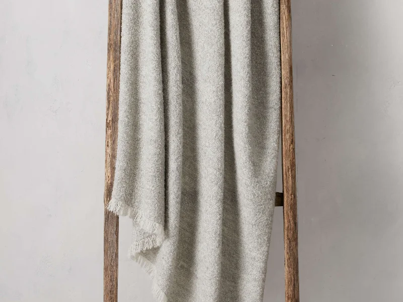 Anti - static acrylic blankets for sensitive skinLinen blankets with a rustic and textured lookAlpaca Boucle Throw Anti - static acrylic blankets for sensitive skinLinen blankets with a rustic and textured lookAlpaca Boucle Throw