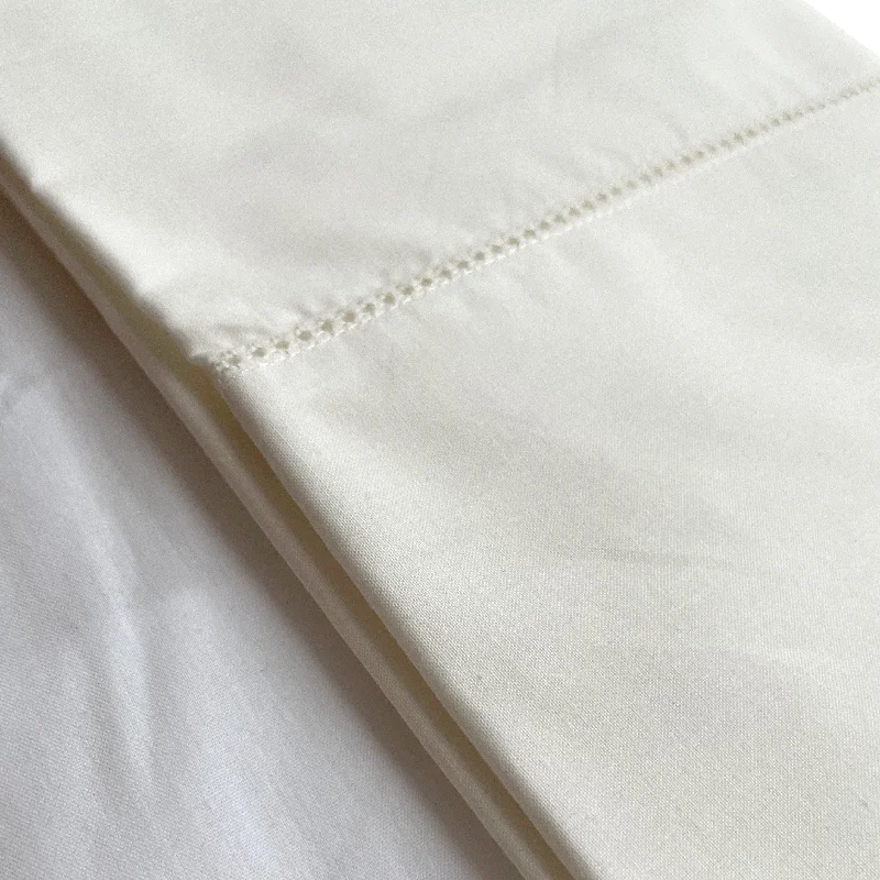 Thermal - Regulating Bamboo Sheets for All - Season ComfortEleonora Sateen Pair of Cases