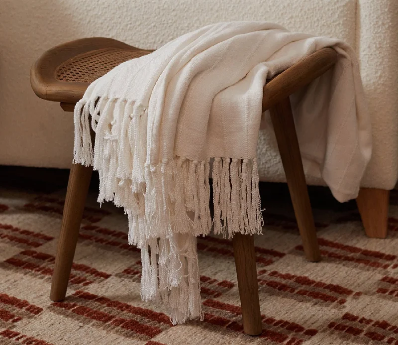 Organic linen breathable summer throwsAlpaca wool blankets for a hypoallergenic and warm optionVilla by Classic Home Hunter Throw Blanket Organic linen breathable summer throwsAlpaca wool blankets for a hypoallergenic and warm optionVilla by Classic Home Hunter Throw Blanket