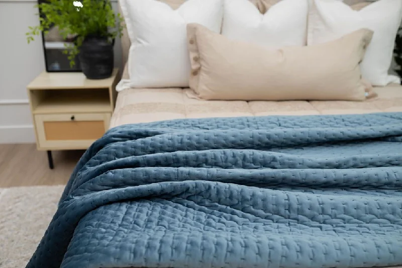 Knitted chunky cable knit throw blankets​Halston Luxe Blanket