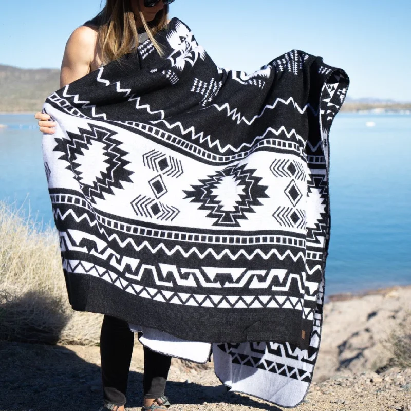 Pet - friendly machine washable dog blanketsRayon from bamboo blankets for a silky and breathable feelAlpaca Threadz Andean Alpaca Wool Blanket - Black & White Pet - friendly machine washable dog blanketsRayon from bamboo blankets for a silky and breathable feelAlpaca Threadz Andean Alpaca Wool Blanket - Black & White