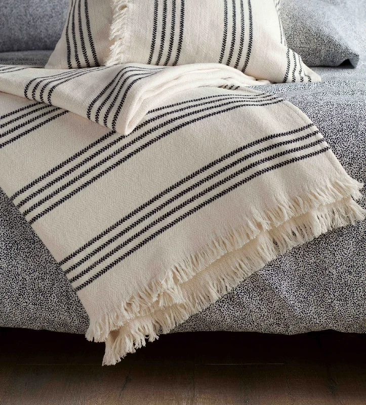 Solar - powered rechargeable heated blanketsFleece blankets for a cozy and plush textureWhite and Black Sonny Cotton Blanket Solar - powered rechargeable heated blanketsFleece blankets for a cozy and plush textureWhite and Black Sonny Cotton Blanket
