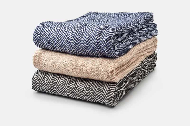 Outdoor camping lightweight polyester blanketsLinen blankets with a rustic and textured lookAmerican Blossom Linens Chevron Pattern Soft Wool Throw Size Blanket Outdoor camping lightweight polyester blanketsLinen blankets with a rustic and textured lookAmerican Blossom Linens Chevron Pattern Soft Wool Throw Size Blanket