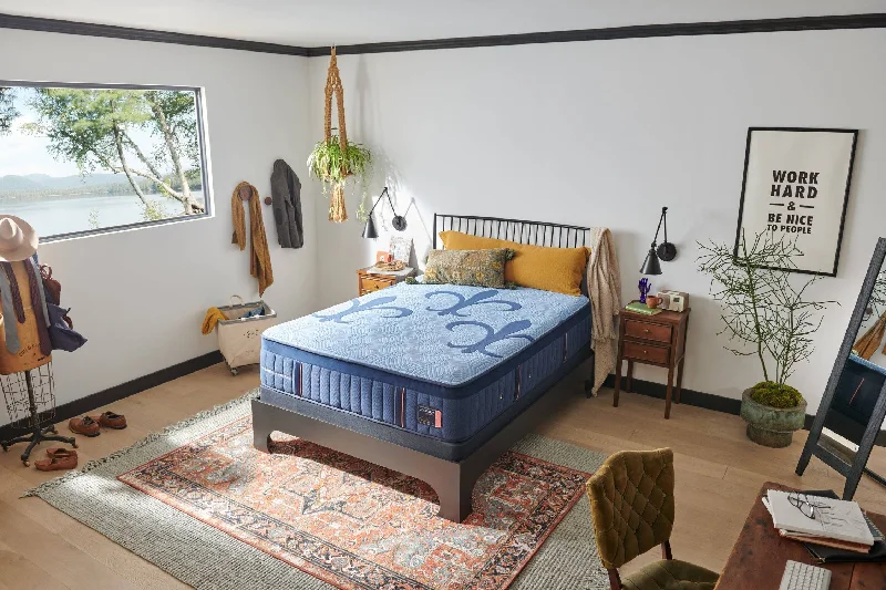 King - size mattresses for spacious master bedroomsStearns & Foster® Lux Hybrid Medium Mattress King - size mattresses for spacious master bedroomsStearns & Foster® Lux Hybrid Medium Mattress