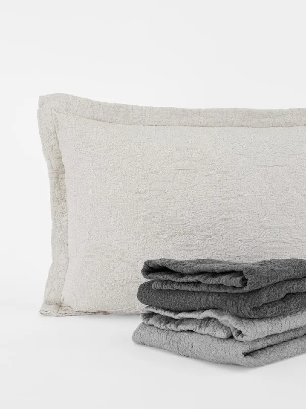 Moisture - Wicking Cotton Sheets for a Dry and Comfortable SleepAntik Matelasse Sham Single