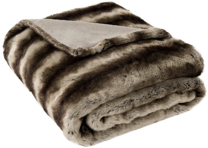 Christmas tree - shaped holiday decorative blankets​Bamboo fiber blankets with natural antibacterial propertiesBrown and White Faux Fur Striped Throw Blanket