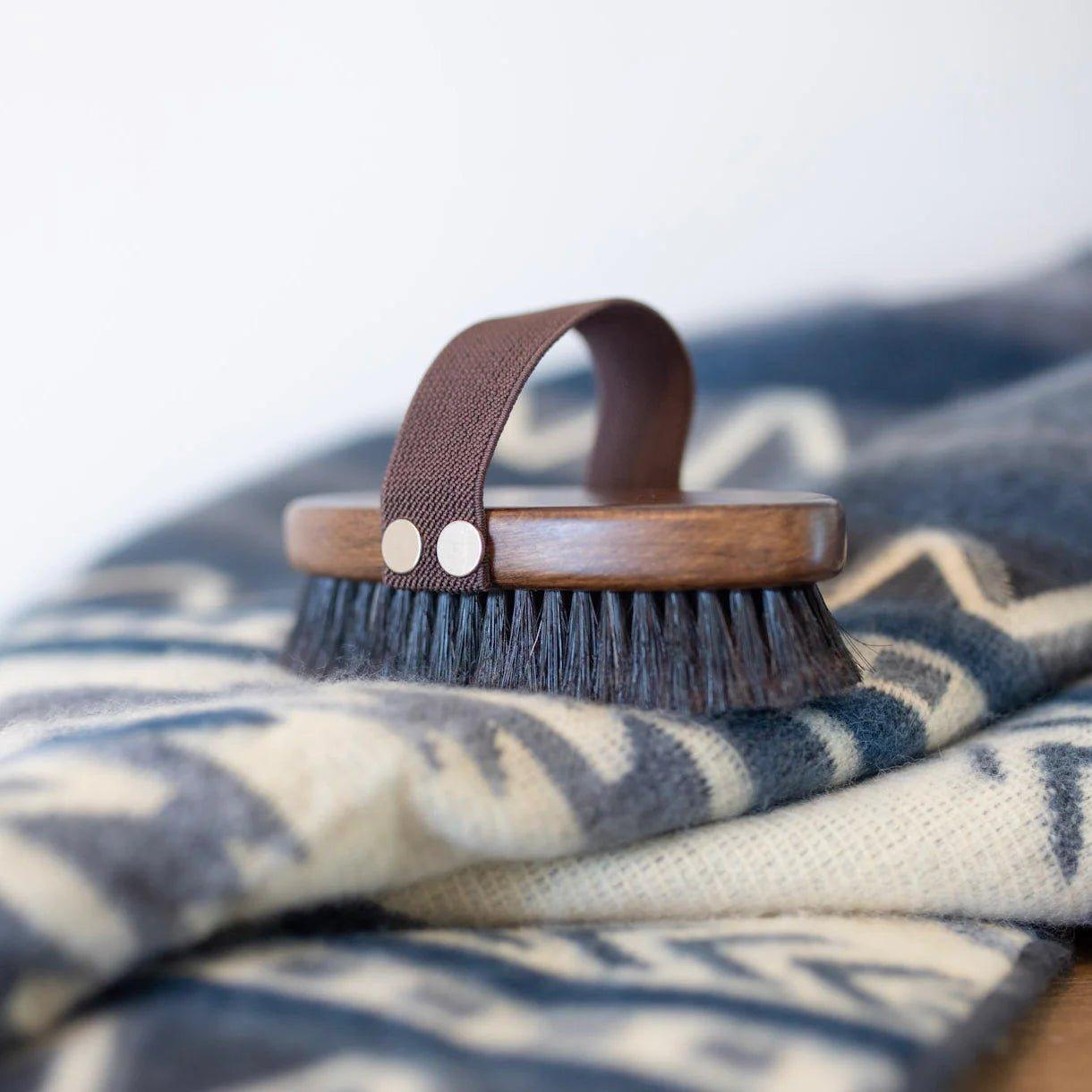 Therapeutic lavender - scented sleep blankets​Ultimate Blanket Brush