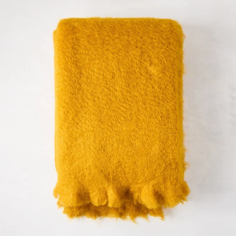 Outdoor stadium seat warm - up blanketsLinen blankets with a rustic and textured lookMantas Ezcaray Yellow Mohair Throw Outdoor stadium seat warm - up blanketsLinen blankets with a rustic and textured lookMantas Ezcaray Yellow Mohair Throw