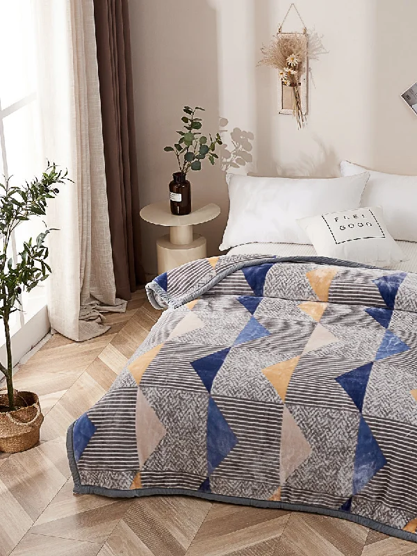 High - thread - count Egyptian cotton bed blanketsWool blankets with natural warmth and insulationTriangle Blue Geometric Winter Blanket (Twin size) High - thread - count Egyptian cotton bed blanketsWool blankets with natural warmth and insulationTriangle Blue Geometric Winter Blanket (Twin size)