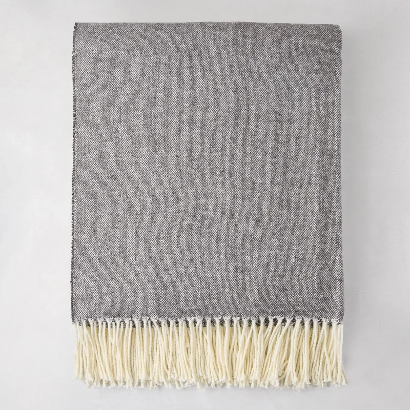 Reversible plaid pattern wool blanketsFleece blankets for a cozy and plush textureCharcoal Italian Herringbone Throw Reversible plaid pattern wool blanketsFleece blankets for a cozy and plush textureCharcoal Italian Herringbone Throw