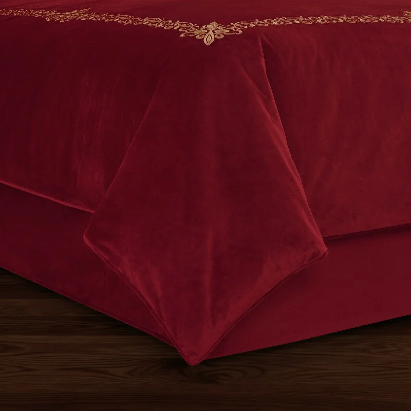 Bed skirts with a bohemian - inspired patternJ. Queen New York Noelle Christmas Bedskirt Bed skirts with a bohemian - inspired patternJ. Queen New York Noelle Christmas Bedskirt