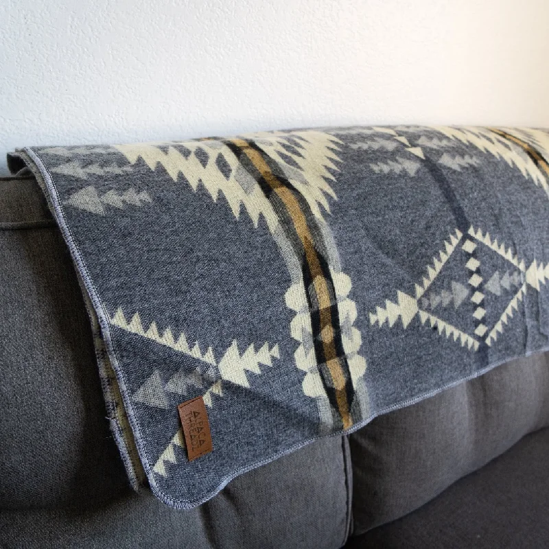 Outdoor hammock - friendly lightweight blanketsCashmere blankets for ultimate softness and luxuryAlpaca Threadz Andean Alpaca Wool Blanket - Cloud Outdoor hammock - friendly lightweight blanketsCashmere blankets for ultimate softness and luxuryAlpaca Threadz Andean Alpaca Wool Blanket - Cloud