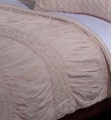 Plush Pillows for a Cozy BedChloe Twin Quilt - Blush