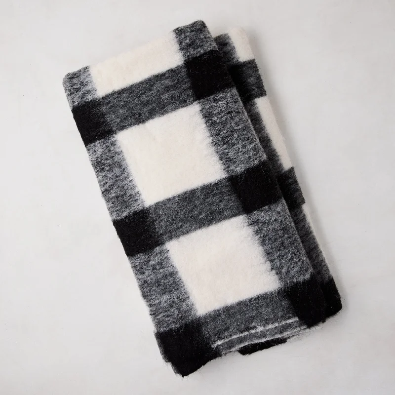 Chunky knit wool - blend throw blanketsKing - size blankets to cover large beds comfortablyDiane Keaton + Hudson Grace Black Buffalo Check Alpaca Throw Blanket Chunky knit wool - blend throw blanketsKing - size blankets to cover large beds comfortablyDiane Keaton + Hudson Grace Black Buffalo Check Alpaca Throw Blanket