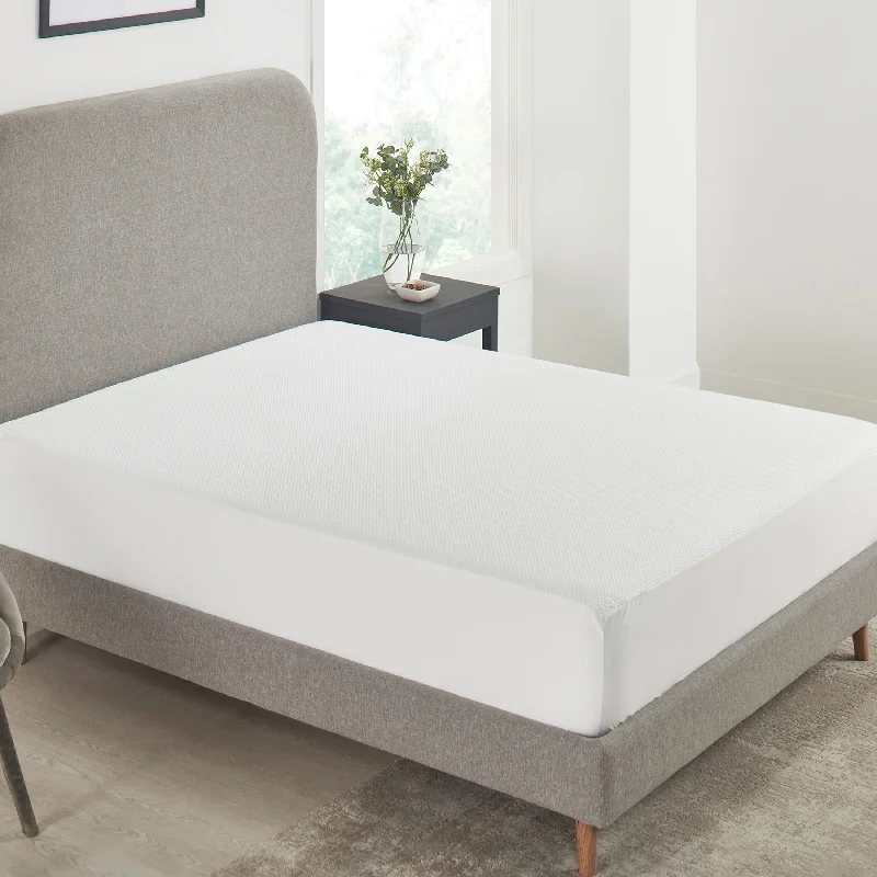 Wrinkle - Free Polyester Sheets for a Low - Maintenance BedWaterproof Mattress Protector