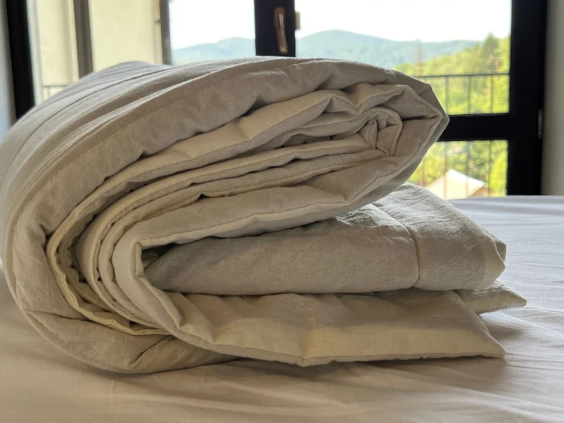 Quilted cotton floral print bed blanketsQueen - size blankets for standard - sized bedsHemp Blanket Vanilla soft thin and light Hemp fiber in soft washed cotton fabric for hot summer nights extra thin Quilt Quilted cotton floral print bed blanketsQueen - size blankets for standard - sized bedsHemp Blanket Vanilla soft thin and light Hemp fiber in soft washed cotton fabric for hot summer nights extra thin Quilt
