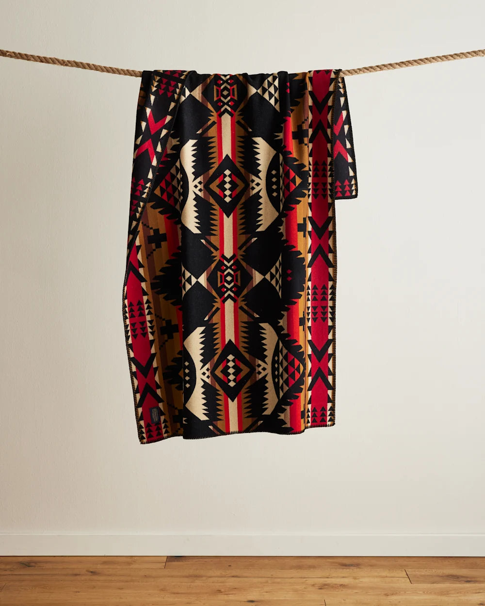 Elegant silk - lined satin throw blankets​Nehalem Saddle Blanket