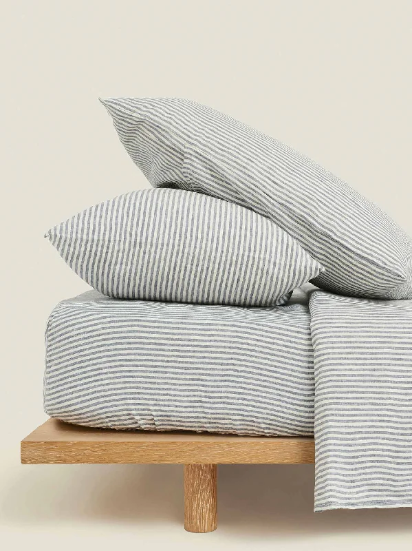 Moisture - Wicking Cotton Sheets for a Dry and Comfortable Sleep100% Linen Fitted Sheet in Blue Stripes