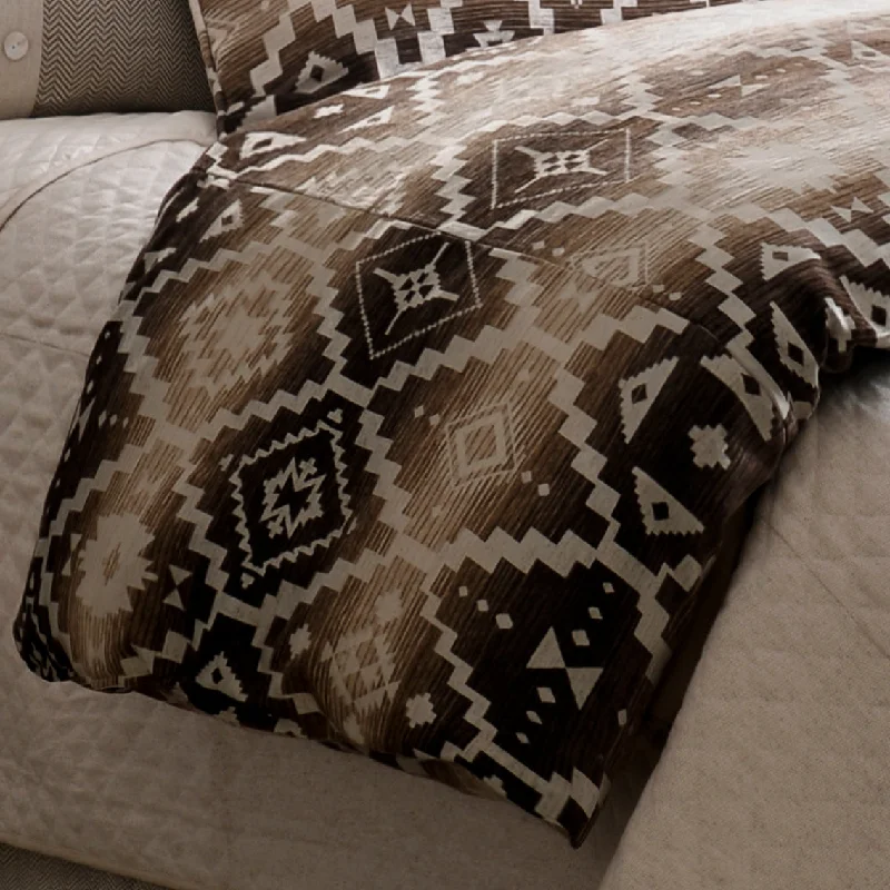 Outdoor picnic checkered gingham blankets​HiEnd Accents Chalet Aztec Duvet