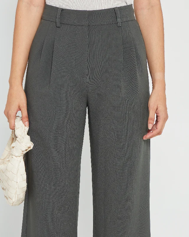 Gia Pant