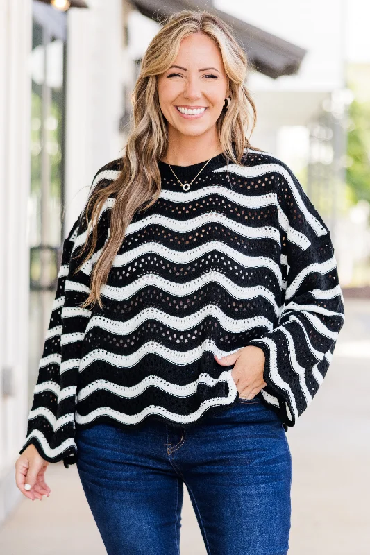 Wavy Comfort Sweater, Black-White